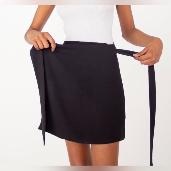 Unseem OG Black Unskirt Mini Wrap Skirt Sz Medium - Picture 4 of 9